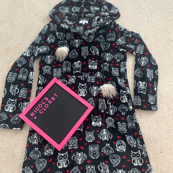 Sleepwear - Picture 1 of 3